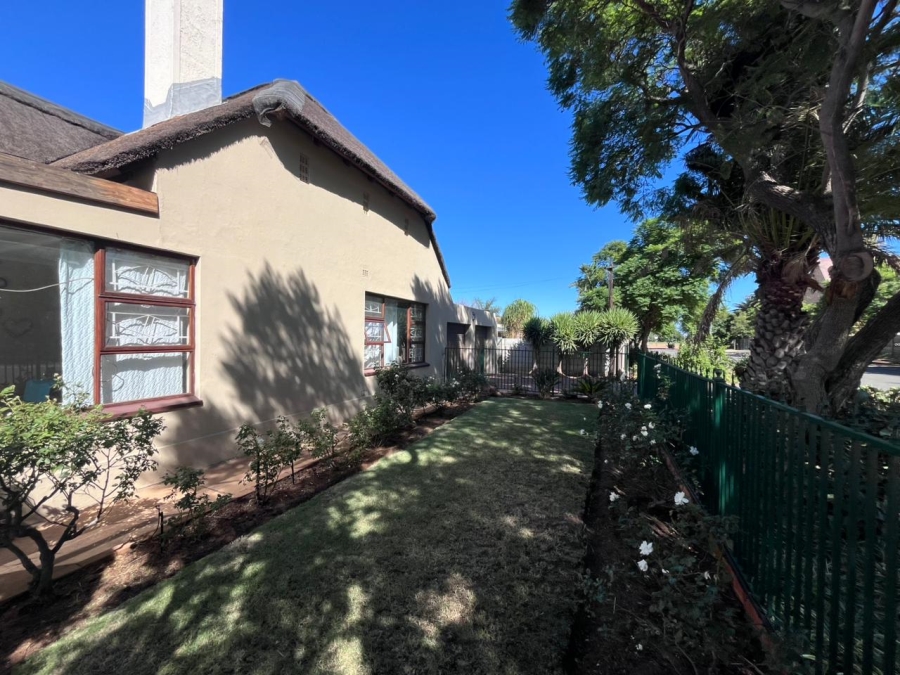 5 Bedroom Property for Sale in Rouxpark Western Cape